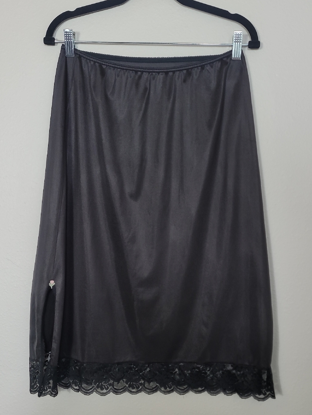 Vintage Chantilly Maidenform Slip Skirt Size M Black Lace Floral Trim Elastic